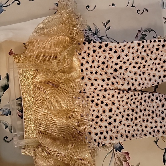NWT Baby 2 Piece Set Onsie and Matching Leopard Pants with Gold Detail Size0-3M - Picture 2 of 4
